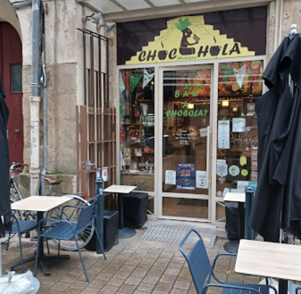 terrasse et entree du choc hola, coffeeshop minimaliste a nantes